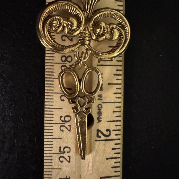 Vintage Hairstylist Gold Tone Brooch Pin with Pearl Accent and Dangle Sissors - Picture 2 of 4